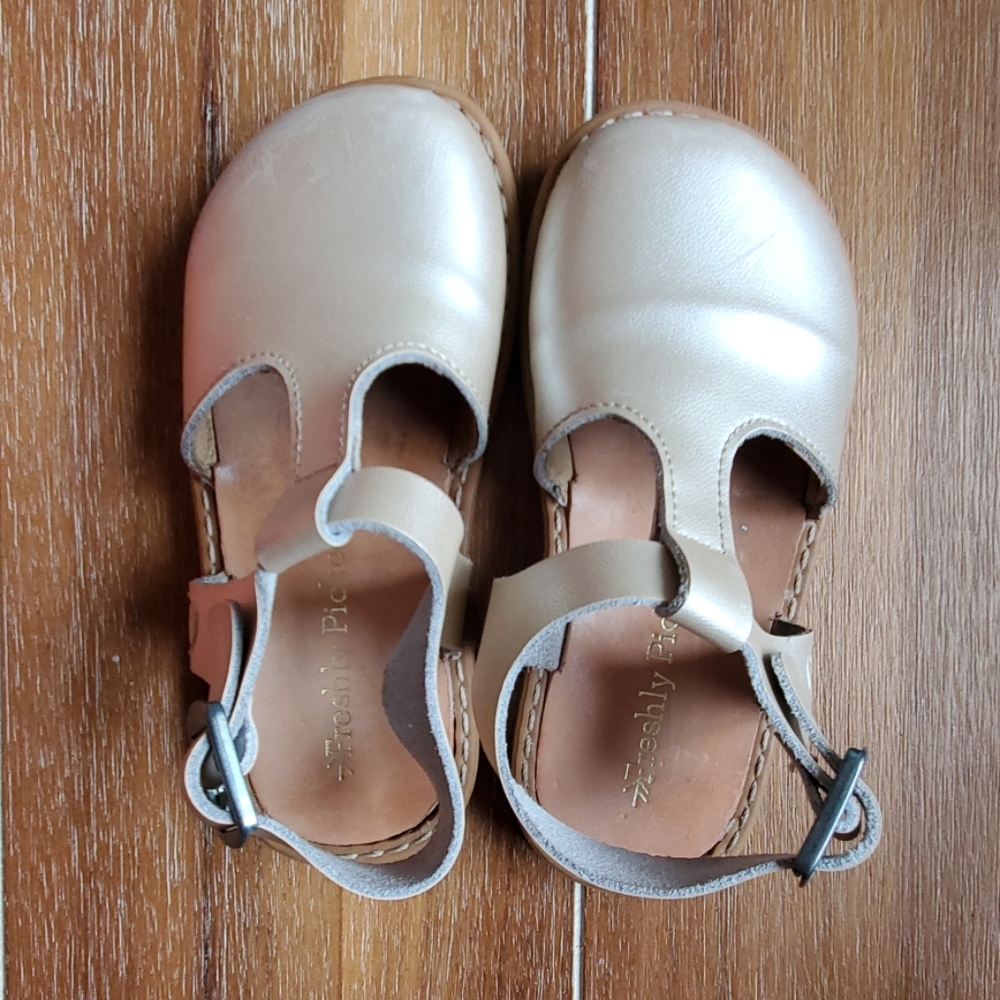 Freshly Picked Newport Clog Sandals Sz 7 Platinum